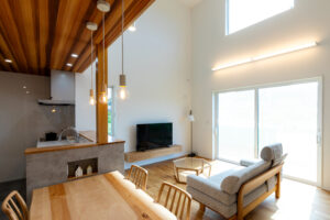 個性を彩る深みのある外壁色