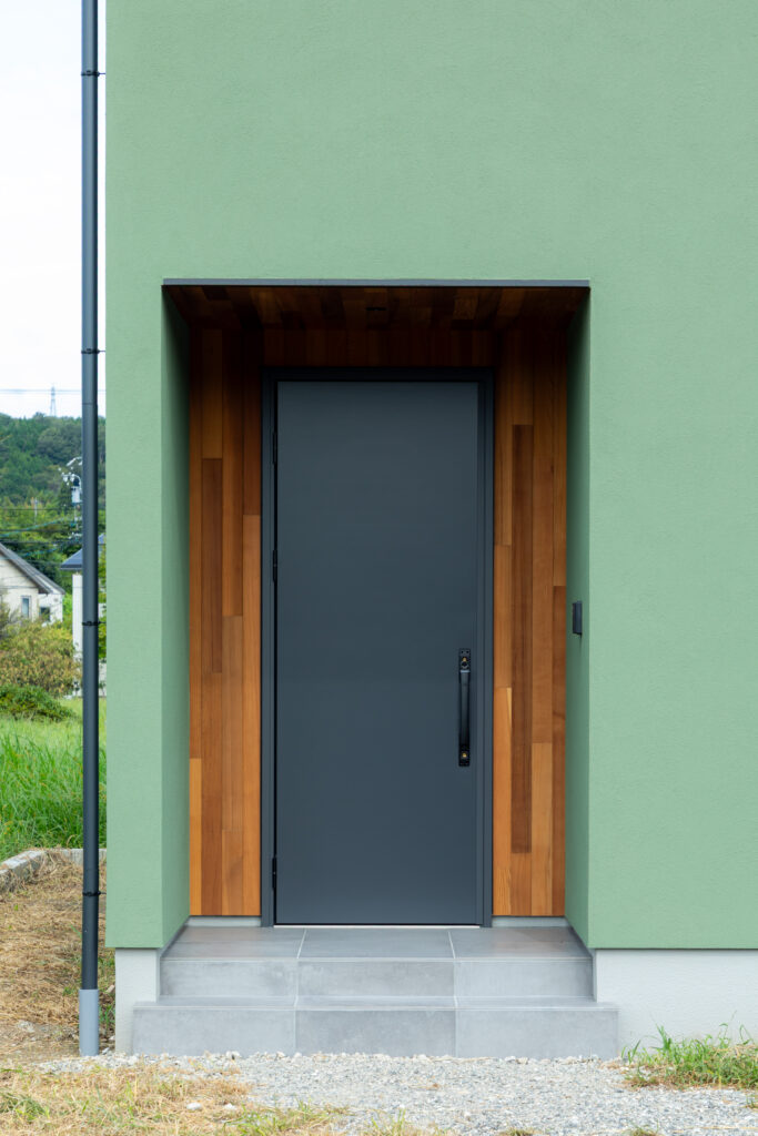 個性を彩る深みのある外壁色