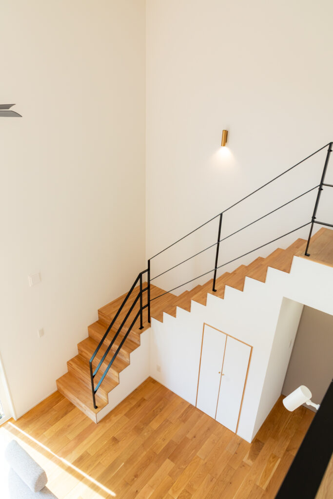 個性を彩る深みのある外壁色