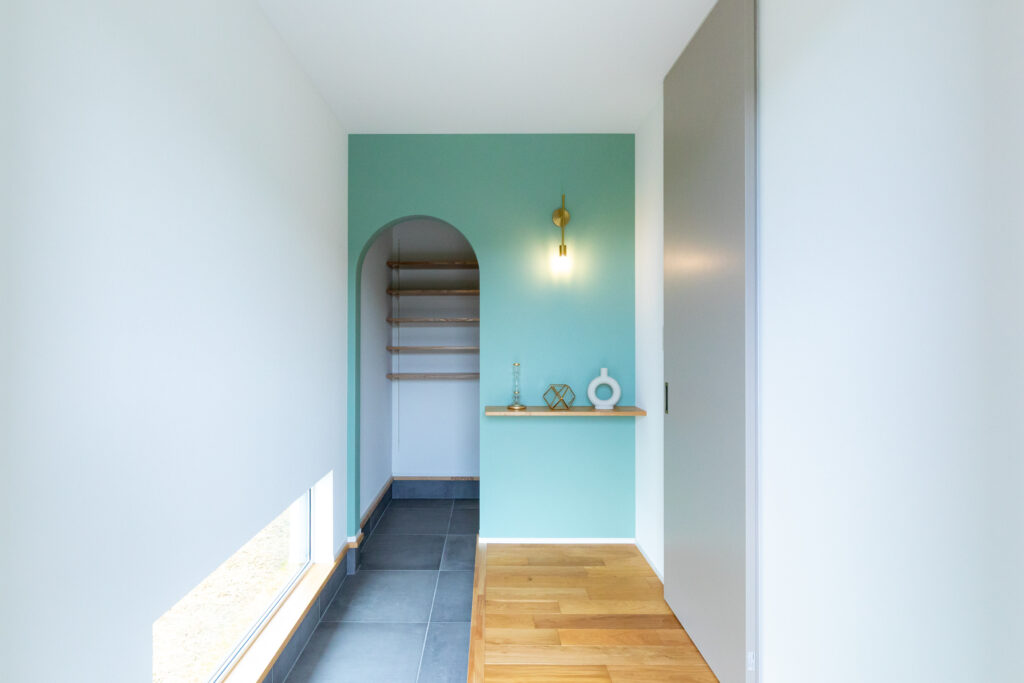 個性を彩る深みのある外壁色